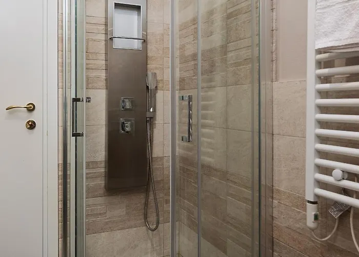 Classbnb - Luxurious And Spacious 5-bedroom And 5-bath Apartment, Just 3 Minutes From Station Metro, M2 M3 Yellow Lines דירה מילאנו